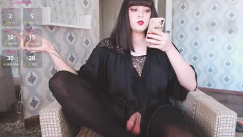 mia_wallase online show from December 5, 8:12 am