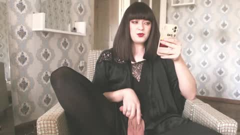 mia_wallase online show from April 19, 7:40 am