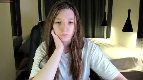 Mia online show from March 6, 8:44 am