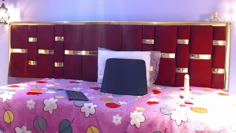 mia_wetts online show from September 12, 7:25 pm