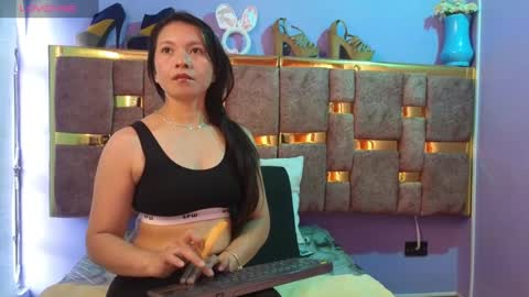 mia_wetts online show from October 6, 7:44 pm