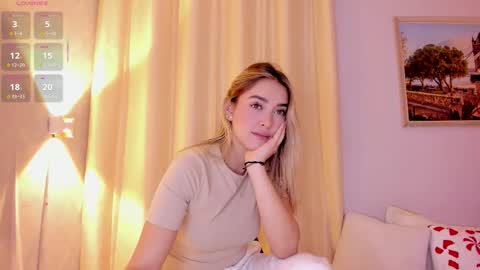 Mia White  online show from December 18, 12:44 pm