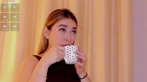 Mia White  online show from February 26, 1:10 pm