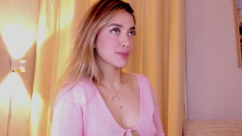 Mia White  online show from March 10, 2:00 pm