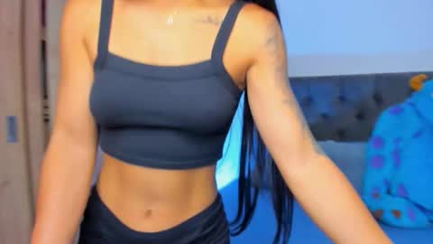 Snapshot of mia_world_ chatting on October 25, 10:56 am online show from October 25, 10:56 am