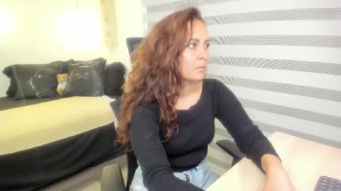 Mia   online show from October 14, 11:05 pm