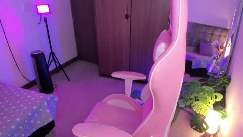 mia  nicolle online show from October 9, 11:47 pm