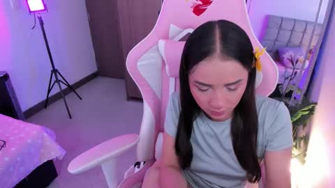 mia  nicolle online show from October 17, 8:55 pm