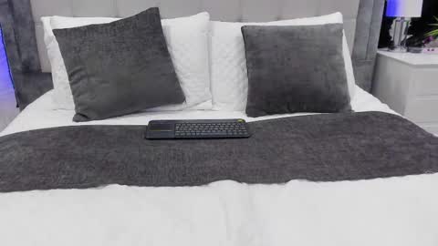 miaa_cooper_ online show from September 10, 11:32 am