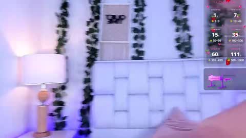 Mia online show from December 4, 12:36 pm