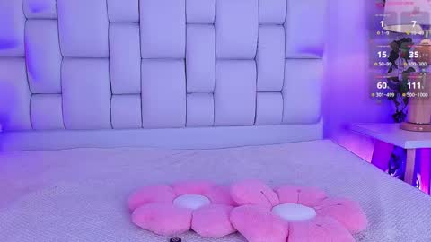 Mia online show from April 25, 11:13 am