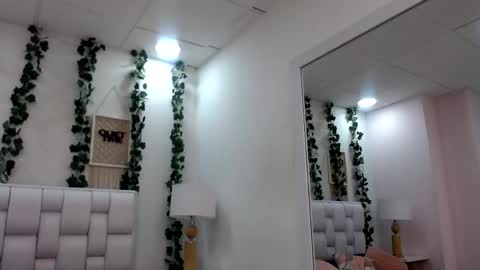 Snapshot of miaa_gh1 chatting on May 31, 11:28 am Mia online show from May 31, 11:28 am