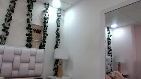 Snapshot of miaa_gh1 chatting on June 2, 11:23 am Mia online show from June 2, 11:23 am