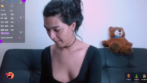 Snapshot of miaa_heart chatting on December 14, 11:18 am Mia online show from December 14, 11:18 am