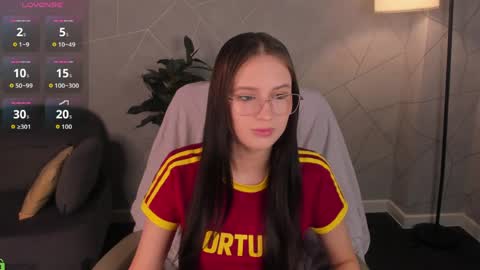 Mia online show from April 10, 10:53 am