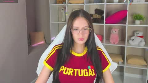 Mia online show from April 14, 11:05 am