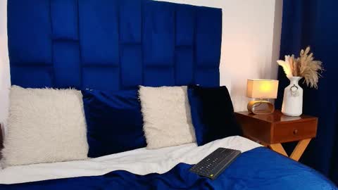 Snapshot of miaa_queen2 chatting on October 14, 6:52 pm Mia online show from October 14, 6:52 pm