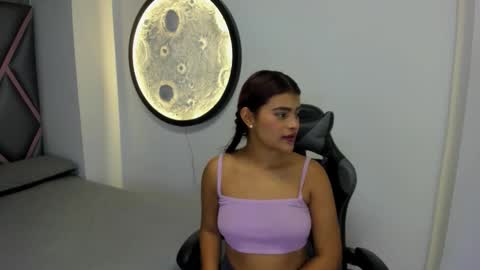 Mia online show from September 30, 11:59 am