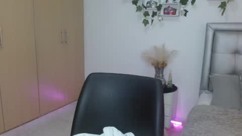 miaa_star_1x online show from April 22, 10:06 am