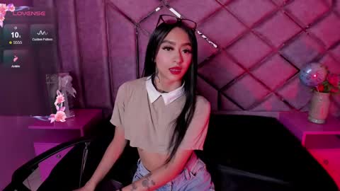 Snapshot of miaa_thopmson chatting on December 22, 2:38 pm Miaa online show from December 22, 2:38 pm