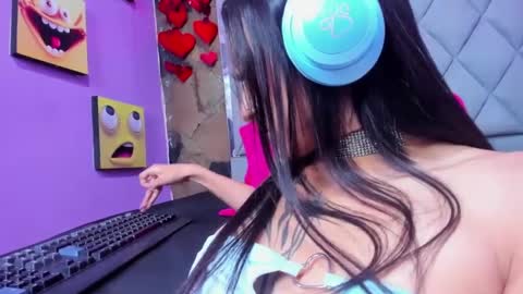 Snapshot of miaa_thopmson chatting on February 18, 9:32 am Miaa online show from February 18, 9:32 am