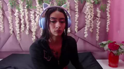 Snapshot of miaa_thopmson chatting on February 19, 6:33 am Miaa online show from February 19, 6:33 am