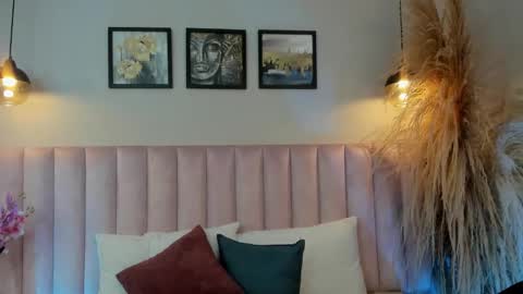 Snapshot of miaa_walker_ chatting on December 16, 3:22 am Mia online show from December 16, 3:22 am