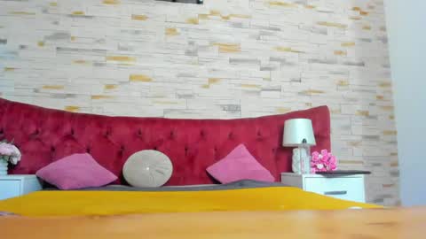 Snapshot of miaaangell chatting on May 25, 3:01 am Mia Angel online show from May 25, 3:01 am