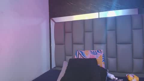 Mia online show from November 24, 12:05 pm