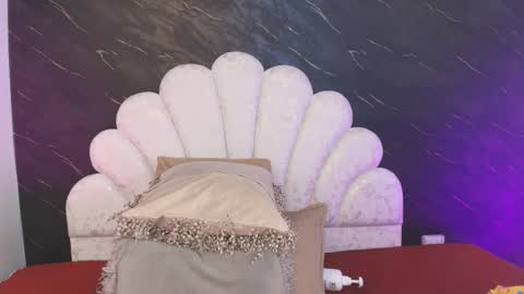 Mia online show from March 26, 12:11 pm