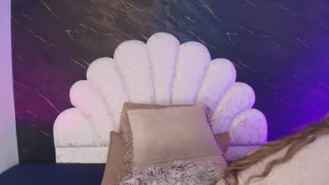 Mia online show from April 16, 12:06 pm