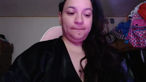 Snapshot of miaabrownn chatting on May 4, 12:34 pm MIA online show from May 4, 12:34 pm