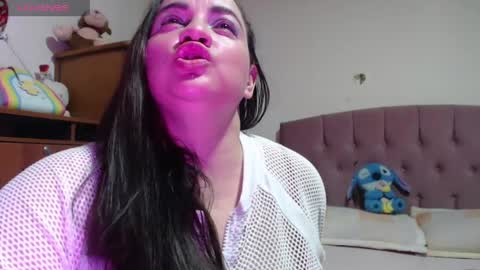 Snapshot of miaabrownn chatting on May 16, 4:39 pm MIA online show from May 16, 4:39 pm