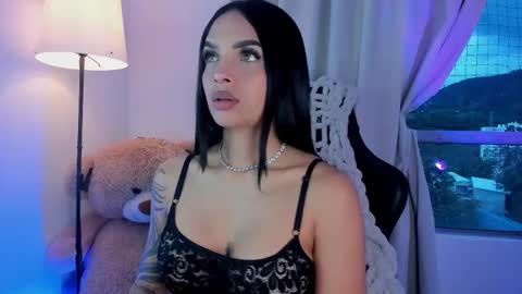 Mia online show from November 8, 10:30 pm