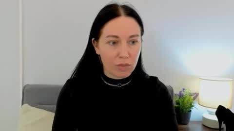 Mia online show from March 26, 4:34 pm