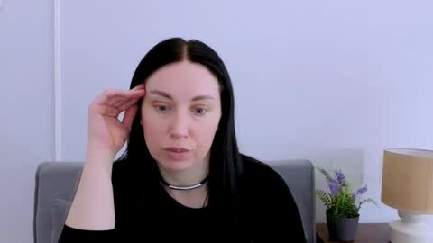 Mia online show from April 3, 3:21 pm