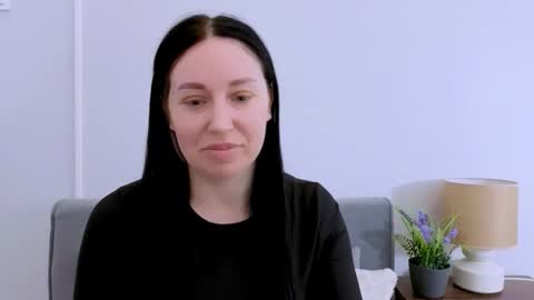 Mia online show from April 7, 3:23 pm