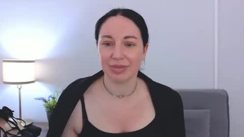 Snapshot of miaalluring chatting on June 6, 3:39 pm Mia online show from June 6, 3:39 pm