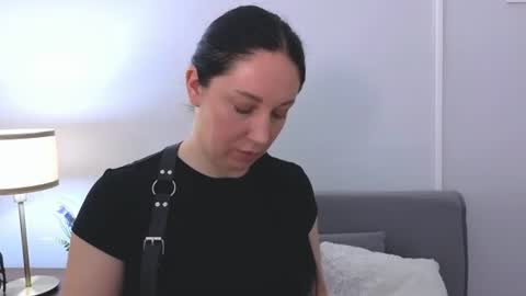 Snapshot of miaalluring chatting on June 13, 5:49 am Mia online show from June 13, 5:49 am