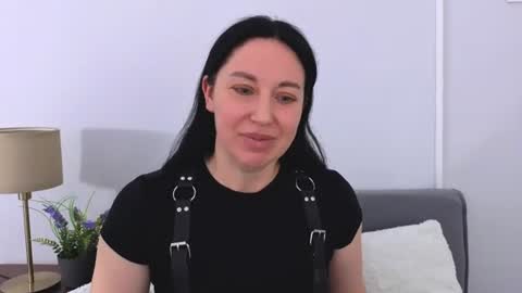 Snapshot of miaalluring chatting on June 16, 4:31 pm Mia online show from June 16, 4:31 pm