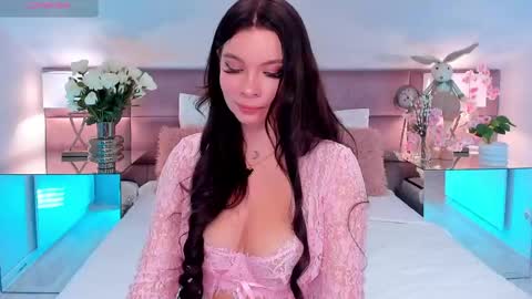 Mia online show from April 15, 12:34 pm