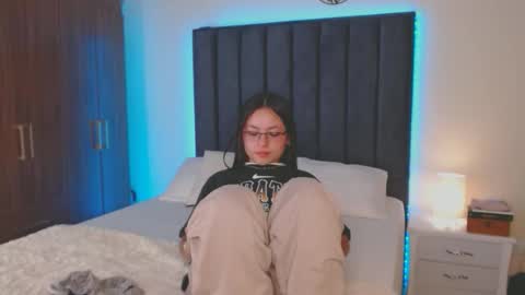 miaandnaty1 online show from February 24, 1:14 am