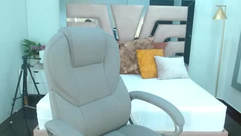 Mia Rodriguez online show from May 19, 8:59 pm