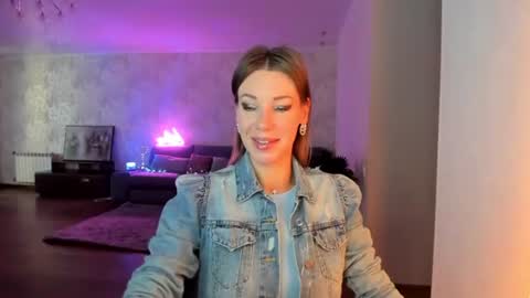 Mia online show from July 1, 4:25 am