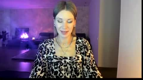 Mia online show from July 28, 11:17 am