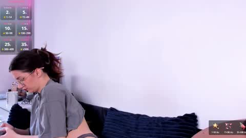 mia online show from April 16, 9:32 am