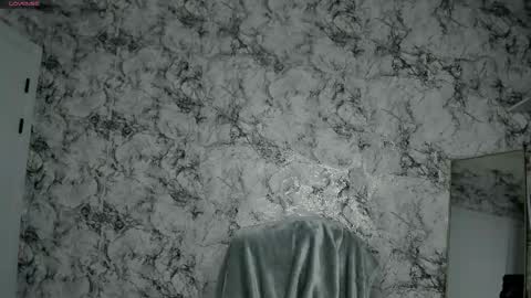 Mia online show from March 11, 5:52 pm