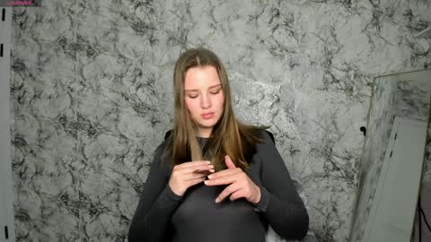 Mia online show from March 31, 7:03 pm