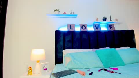 Snapshot of miabrunette23 chatting on January 7, 3:14 am MIA online show from January 7, 3:14 am