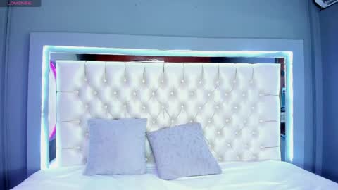 Snapshot of miacamille chatting on June 5, 11:54 pm Mia Camille online show from June 5, 11:54 pm
